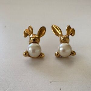 Vintage Avon Gold Toned Bunny Pearl Earrings